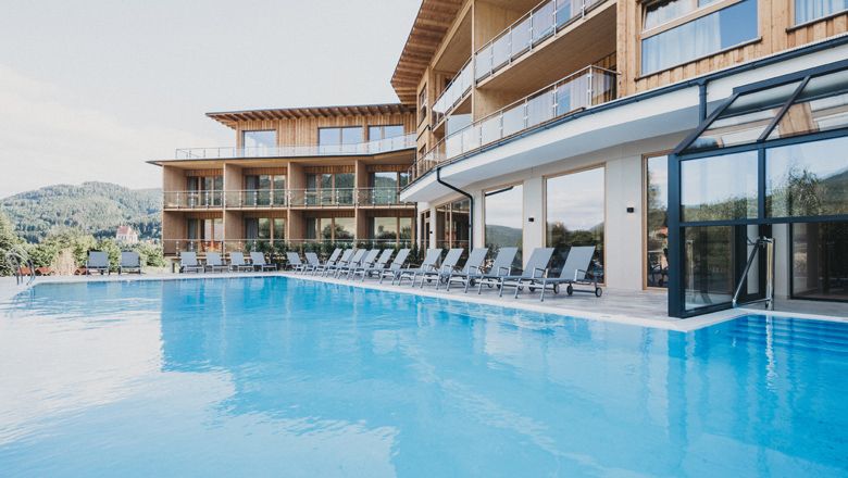 Pool mit Blick auf St. Wolfgang