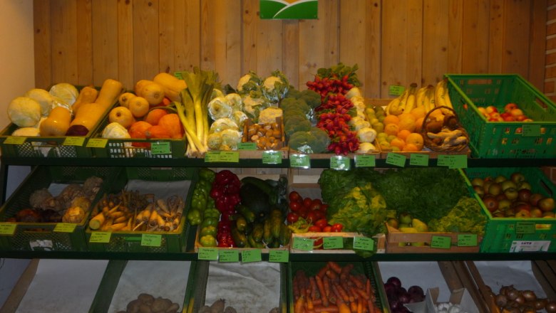 Fruit assortment in the Nibelungen organic store, © Nibelungen Bioladen