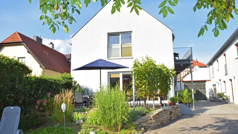 Pohľad na dom, &copy; Weingut B&auml;uerl