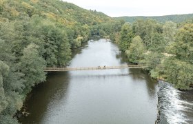 Rad fahren, Rad, radeln, Gravelbiken, Hardegg, Einsiedlerbr&uuml;cke, Gravelbiketour Nationalpark Thayatal, H&auml;ngebr&uuml;cke Grenze zu Podoyji CZ, &copy; Nieder&ouml;sterreich Werbung/Josef Wittibschlager Herunterladen