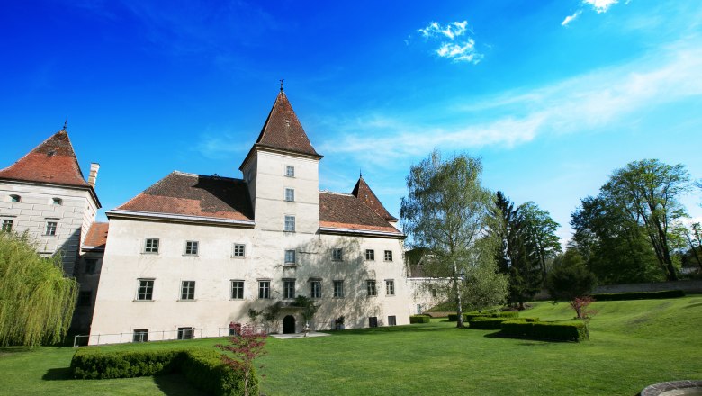 Walpersdorf Castle with garden, © Schwarz-König.at