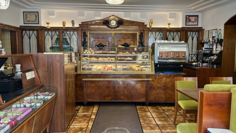 Parn&aacute; pek&aacute;reň a cukr&aacute;reň Piaty, &copy; Thomas Piaty