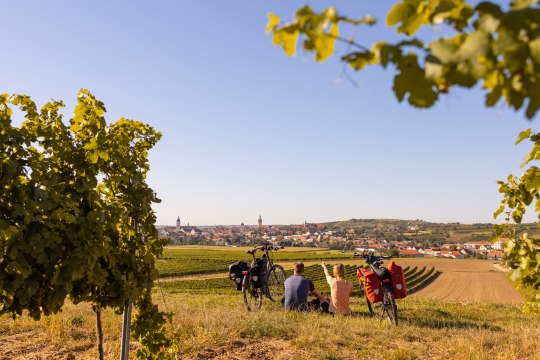 Krátka prestávka pri Retzi na trati EuroVelo 13., © Niederösterreich Werbung/ Franziska Consolati