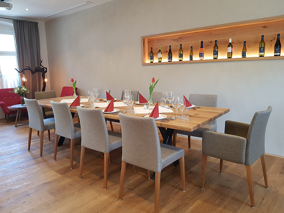 "Wein im Stock" at the Pferschy-Seper wine tavern, © Pferschy-Seper