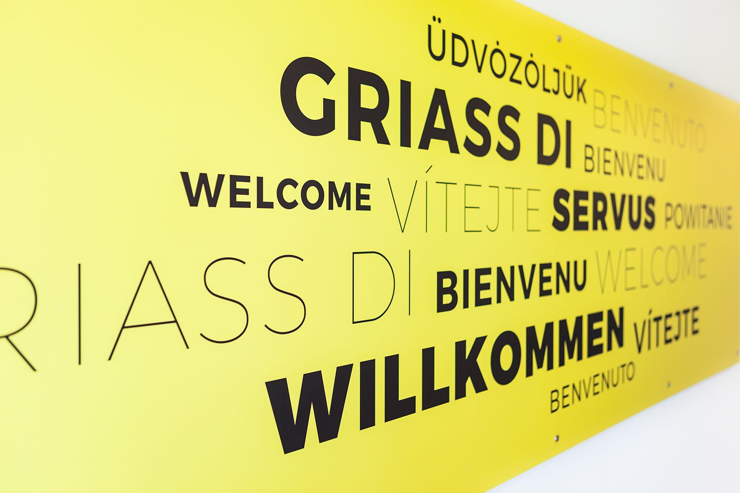 Nápis Welcome v rôznych jazykoch.