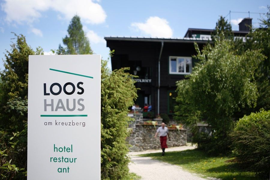 Pohľad na Looshaus am Kreuzberg