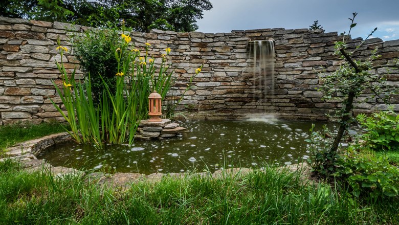 Goldfish pond in the garden, © Gästehaus Pointner