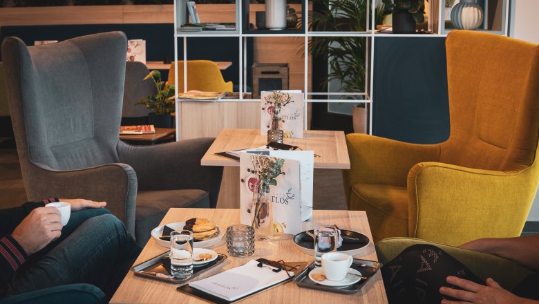 TDR- ZEITLOS-laid table, &copy; Philipp Elsler