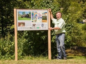 Fotograf G&uuml;nter Sch&ouml;n bei Tafel Bretters&auml;ge Kirchbach (c) Christian Novak, &copy; Christian Novak
