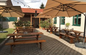 Garden, Buschenschank (typical tavern) family Mölk, Deutsch-Haslau, © Buschenschank Familie Mölk