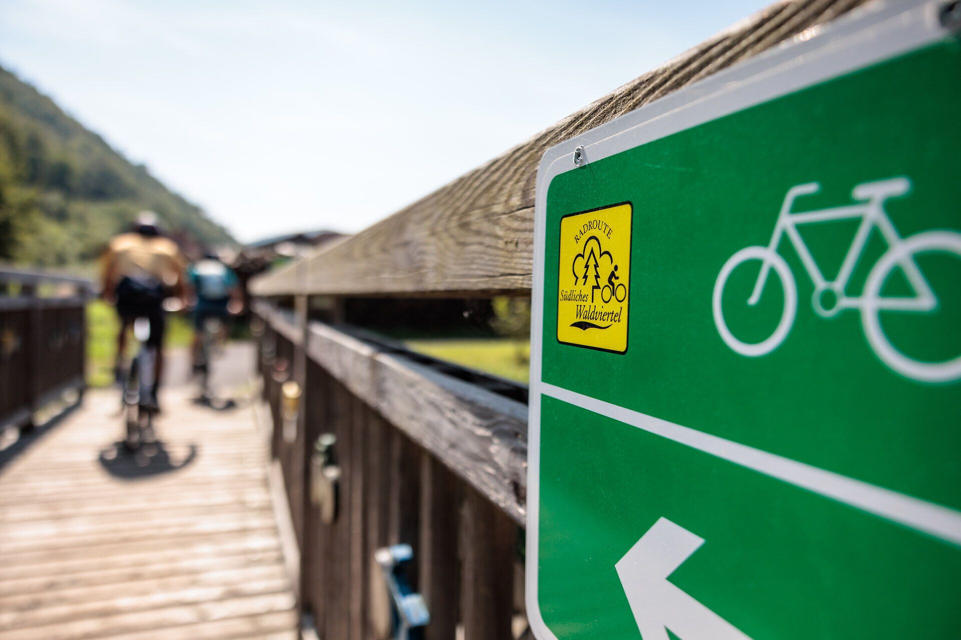 Mierne kopce južného Waldviertlu vás pozývajú na osviežujúcu cyklotúru. Čistý vzduch a malebná krajina vytvárajú dokonalú kulisu pre nezabudnuteľné zážitky v prírode. Objavte krásy Regionu a užite si slobodu na dvoch kolesách.
