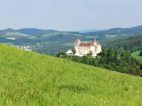 Blick auf Schloss Krumbach, &copy; Wiener Alpen in Nieder&ouml;sterreich