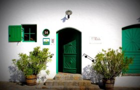 Wine tavern exterior view, &copy; Johannes Kitzler