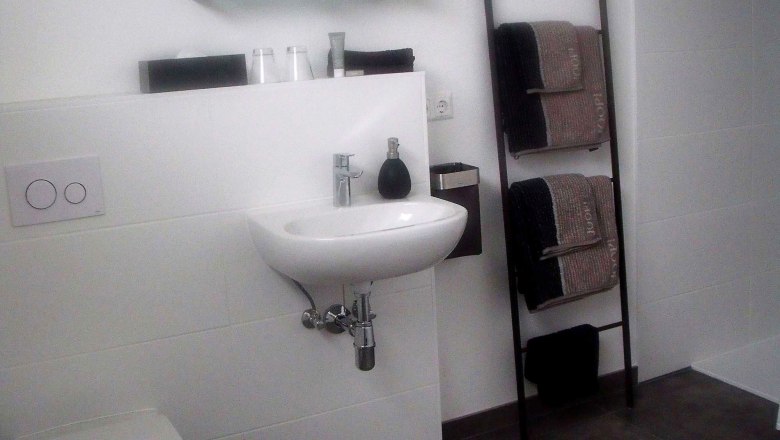 Bathroom with shower, WC, &copy; Scherer Living,