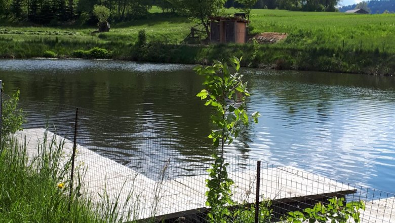 Pond with campsite, &copy; Rosina Steinbrunner