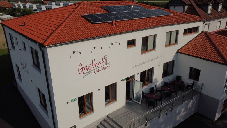 Exterior view of the inn, &copy; Alfred Markel