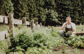 Domáci pán Markus Kuchner si zakladá na vlastnom ovocí a zelenine, © Niederösterreich Werbung/Rita Newman