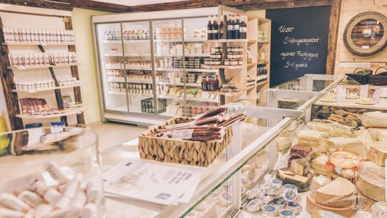 Farm store, &copy; David Faber