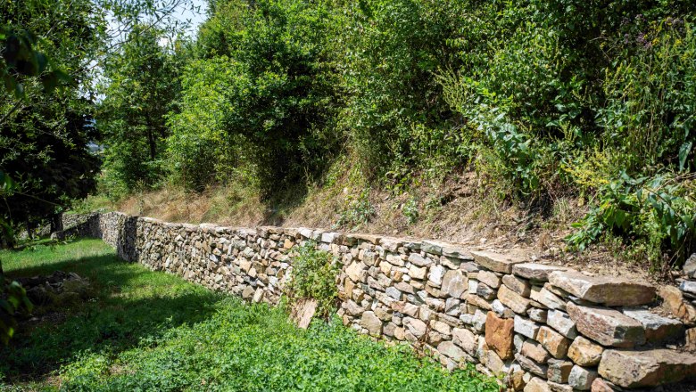 Stone walls on the Rindfleischberg, &copy; Robert Herbst
