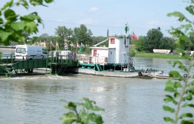 Danube roller ferry near Korneuburg-Klosterneuburg, &copy; Benjamin Zibuschka