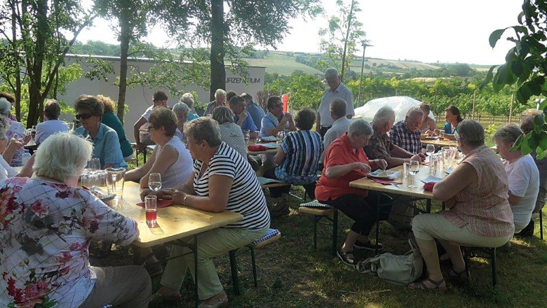 Snack at the Pleyel Bergerl, &copy; IPG