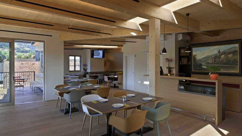 Breakfast room & reception, © Bischofreiter