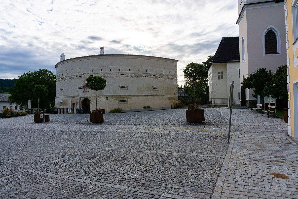 Príchod na hrad Pöggstall