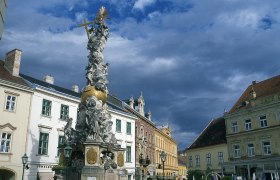 Stĺp svätej trojice na hlavnom námestí v Badene, © Österreich-Werbung/Diejun