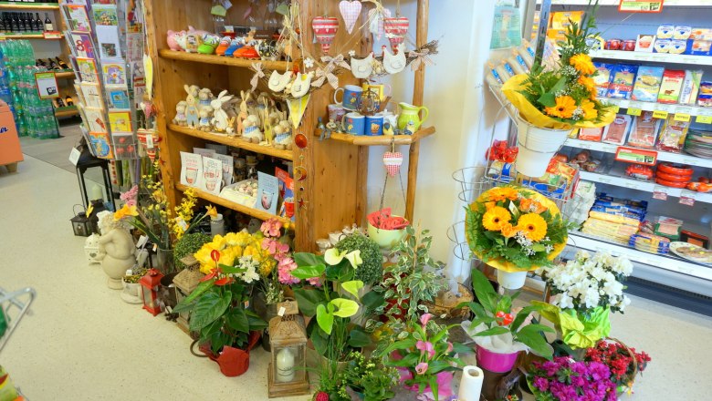 Flowers and gifts, &copy; Mayer & Reuthner OG