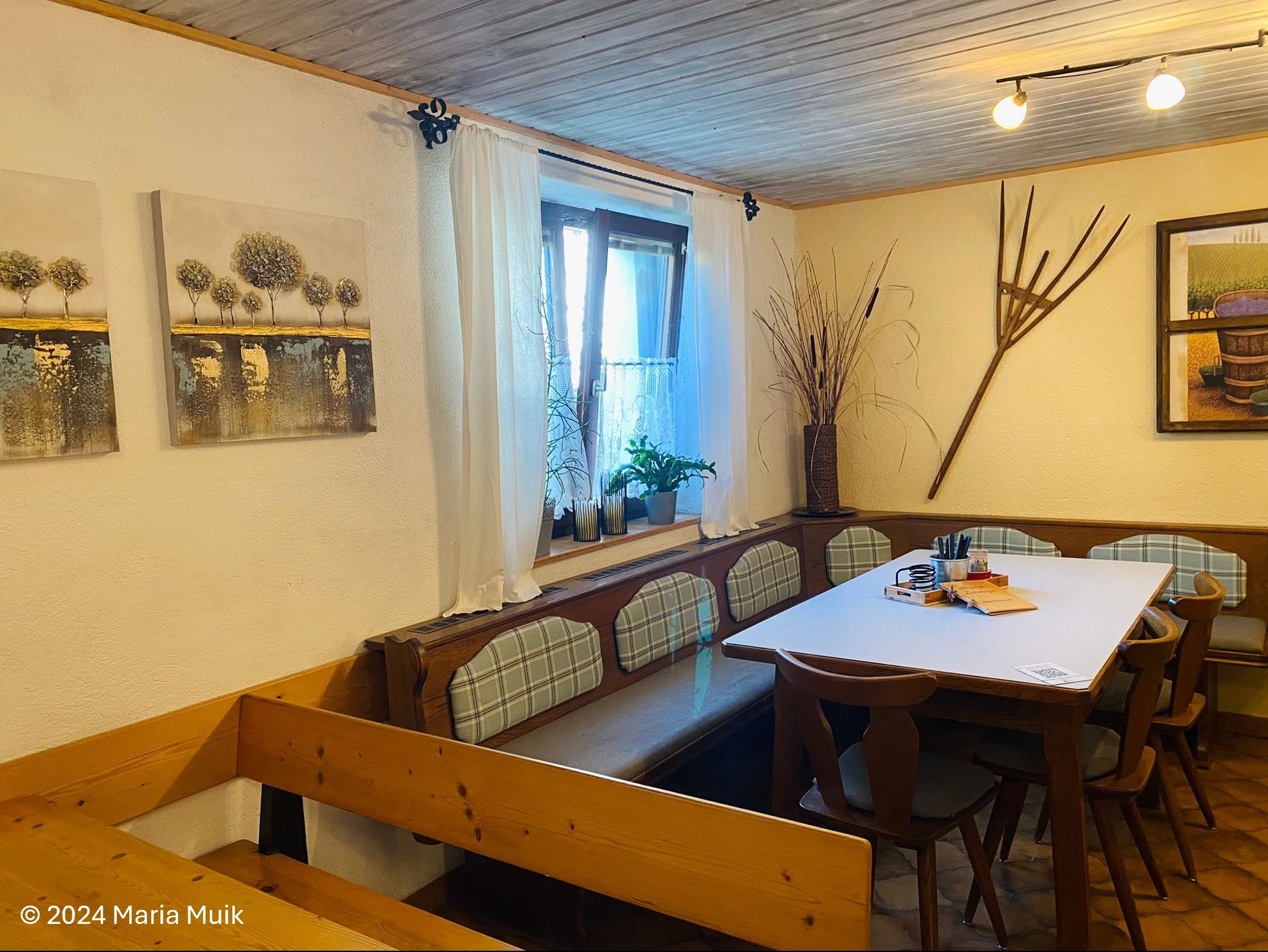 Reštaurácia zvnútra, priestor na sedenie