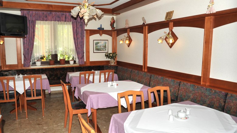 Raňajkov&aacute; miestnosť, &copy; Moser