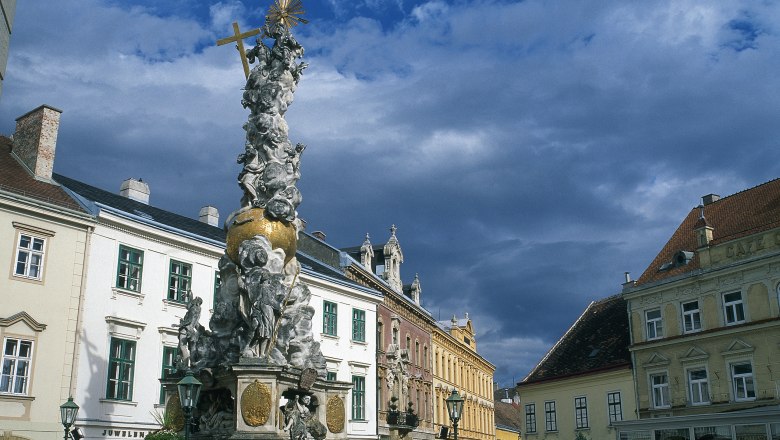 Stĺp svätej trojice na hlavnom námestí v Badene, © Österreich-Werbung/Diejun