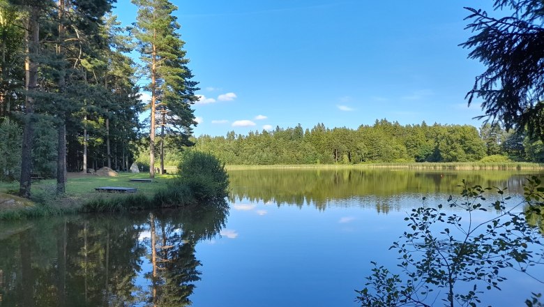 Gei&szlig;bach pond in the middle of the forest, swimming, sunbathing, fishing etc., &copy; Ferienhaus Leopold