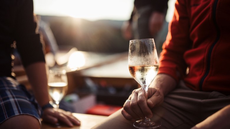 Ahoy Wachau with wine glass, &copy; Michael Reichl