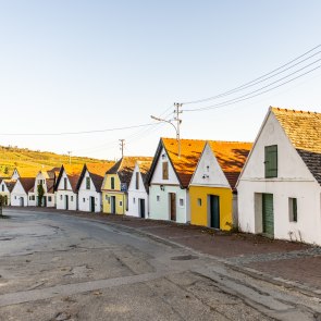 Farebné fasády pivničných radov vo Falkensteine., © WTG_POV_Robert Herbst