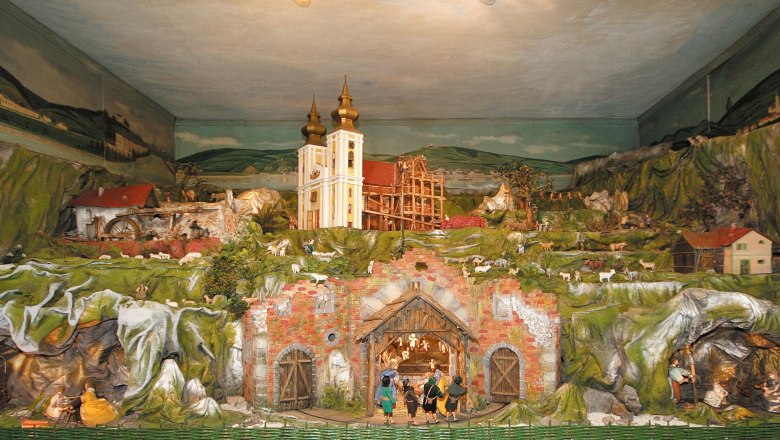 Mechanick&aacute; postieľka, &copy; Mechanische Krippe