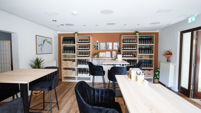 W.E.R.O Nechajte hovoriť v&iacute;no, &copy; Veronika Henkelova