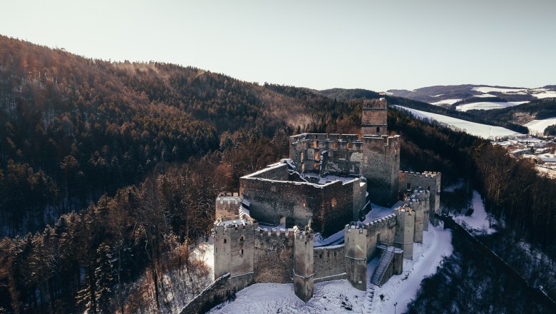Kirchschlag castle ruins with fire tower, &copy; Nieder&ouml;sterreich Werbung, Tereza Bokrov&aacute;