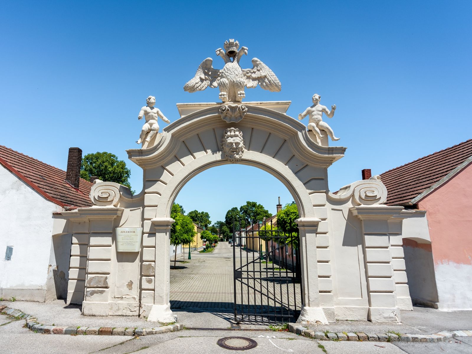 Brána Eagle Gate 