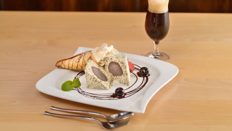 to-the-golden-lion-dessert, © NÖW, Rita Newman