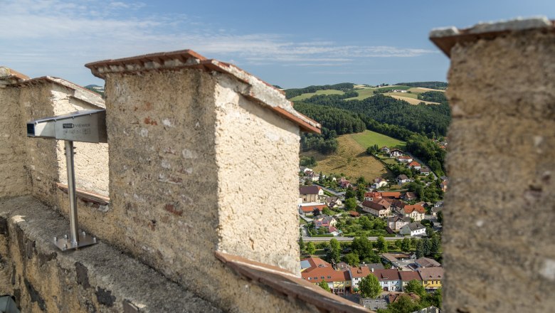 Viewpoint fire tower castle ruins, &copy; Wiener Alpen, Foto: Franz Zwickl