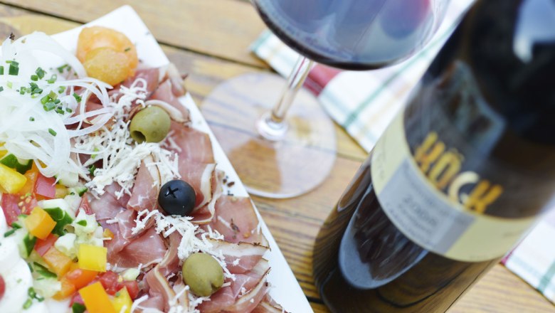 Wine tavern specialties, &copy; Steve Haider