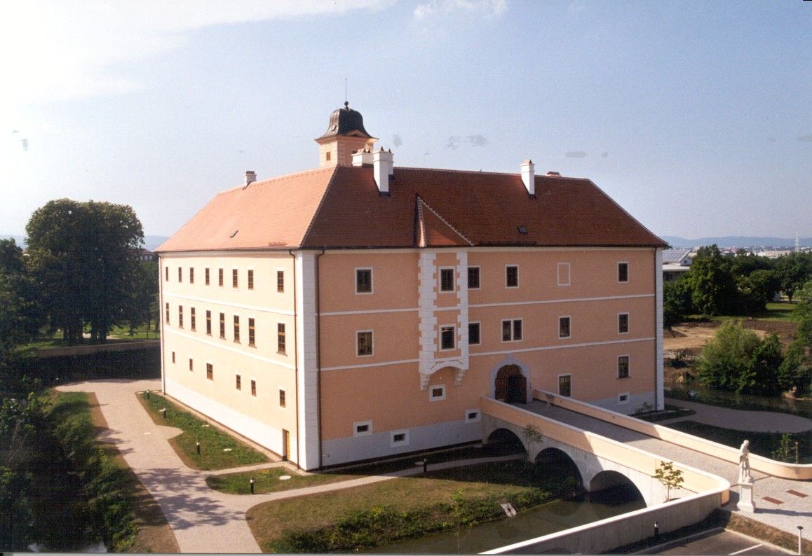 Zámok Vösendorf s mostom a záhradami.
